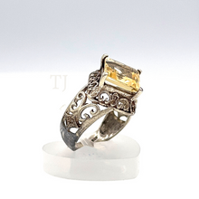 Cargar imagen en el visor de la galería, Citrine princess cut in antique designed sterling silver ring
