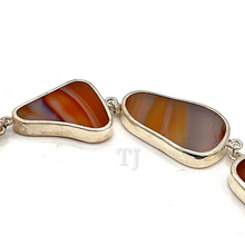 Load image into Gallery viewer, Closer View of Flat Agate with stripes bracelet
