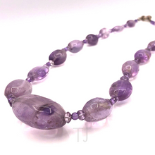 Загрузить изображение в средство просмотра галереи, Closer view of Amethyst stone graduated style necklace
