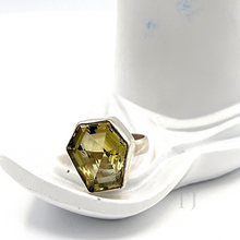 Load image into Gallery viewer, Trapeze cut topaz ring in sterling silver
