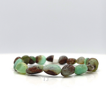 Cargar imagen en el visor de la galería, Chrysoprase nuggets bracelet with elastic string
