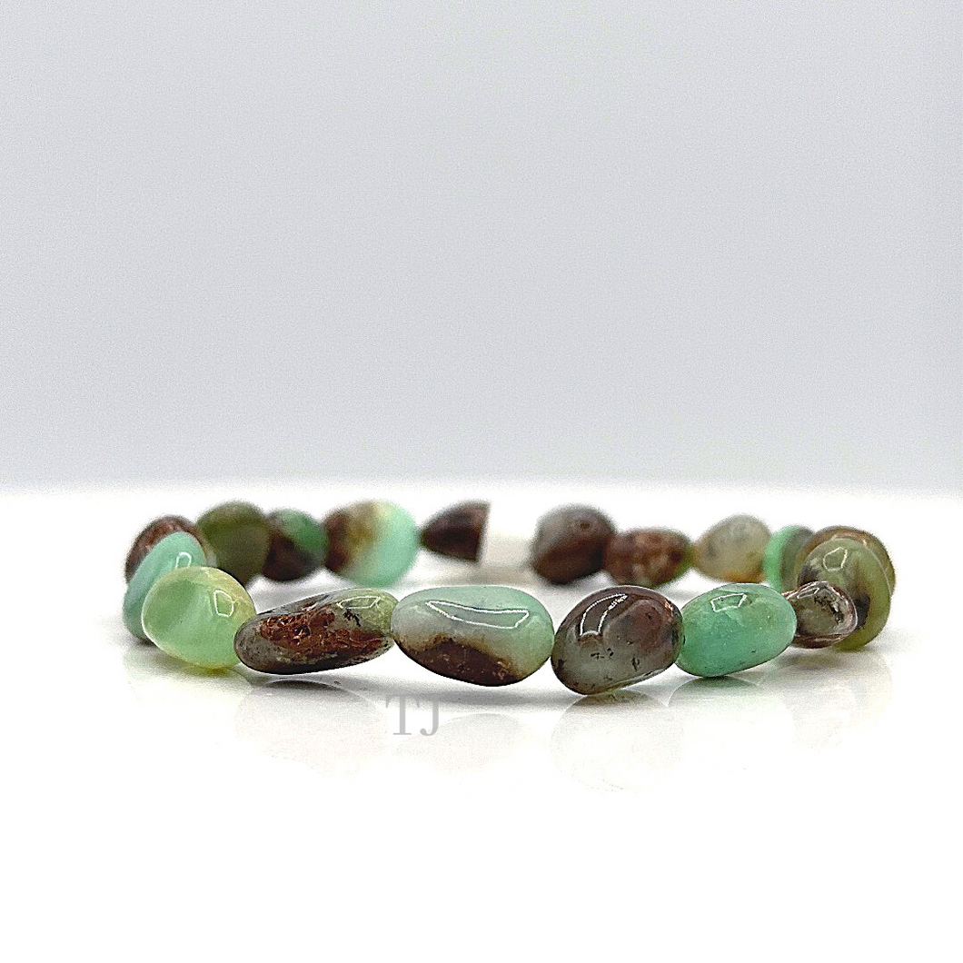 Chrysoprase nuggets bracelet with elastic string