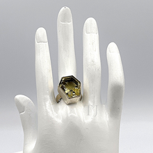 Load image into Gallery viewer, Trapeze cut topaz ring in sterling silver
