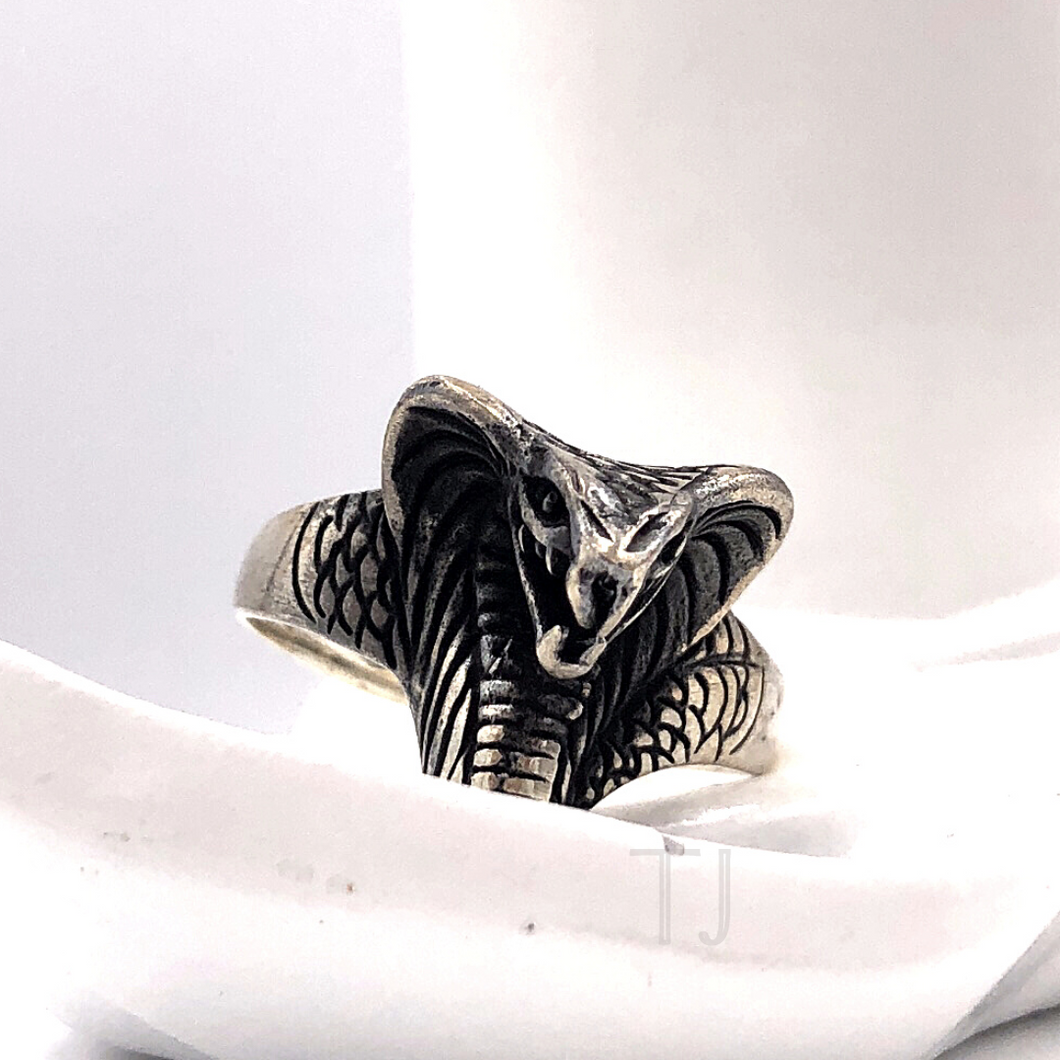 Cobra head ring in sterling silver