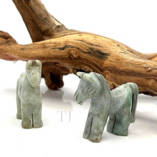 将图片加载到图库查看器，Burmese Jadeite Horse Figurines
