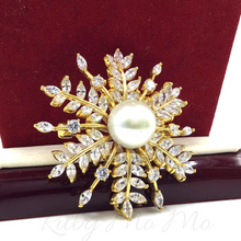 Load image into Gallery viewer, Floral kanote pearl brooch
