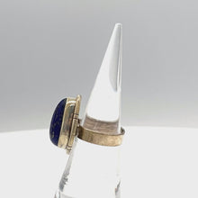 Cargar y reproducir el video en el visor de la galería, Tear drop lapis lazuli ring in sterling silver
