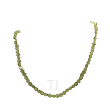 Cargar imagen en el visor de la galería, Peridot Faceted chip necklace
