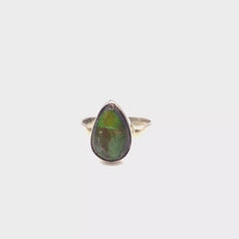 Cargar y reproducir el video en el visor de la galería, 360 video of Ammolite gemstone tear drop ring in sterling silver
