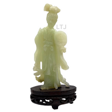 将图片加载到图库查看器，Hetian Jade sculpture 
