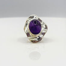 Load and play video in Gallery viewer, 360 video of Amethyst cabochon ring in sterling silver
