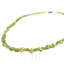 Load image into Gallery viewer, Peridot Faceted chip necklace
