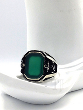 Cargar imagen en el visor de la galería, Green Onyx Ring in anchor setting
