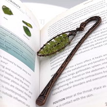 Cargar imagen en el visor de la galería, Natural peridot gemstone book mark
