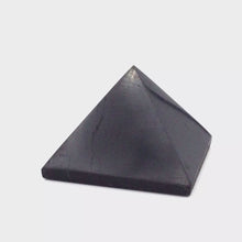 Cargar y reproducir el video en el visor de la galería, Shungite Pyramid
