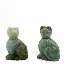 Cargar imagen en el visor de la galería, Two cat figurines hand-carved with Burmese Jade
