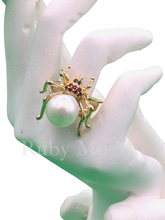 Cargar imagen en el visor de la galería, Freshwater Pearl Spider Ring in Sterling Silver (Gold Coated)
