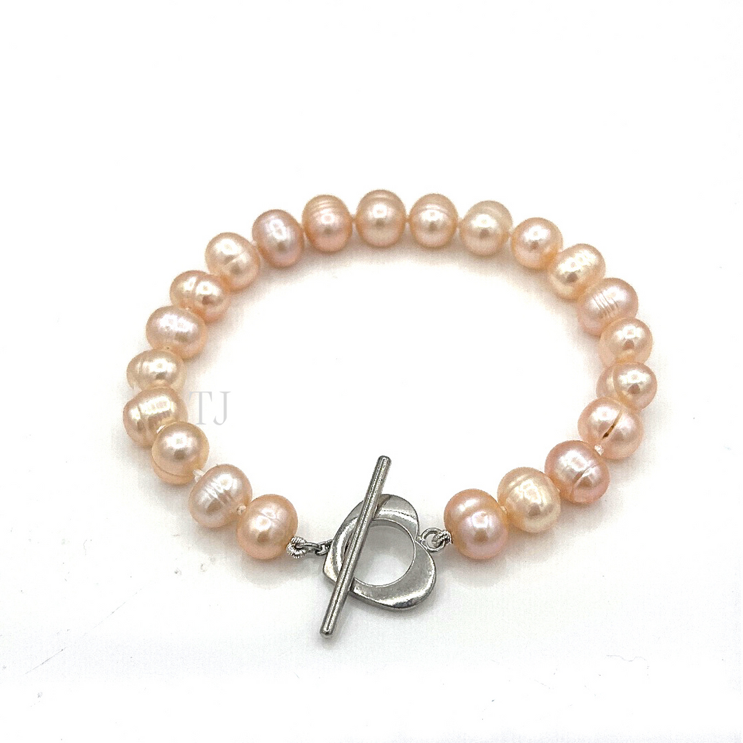 Fresh water knotted pearl bracelet with metal heart lock