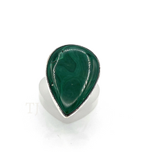 Cargar imagen en el visor de la galería, Pear shaped malachite ring in sterling silver
