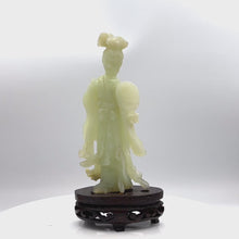 在图库查看器中加载和播放视频，A Jade Sculpture of a Graceful Ancient Woman
