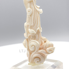 将图片加载到图库查看器，Coral sculpture from republic period
