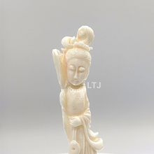 将图片加载到图库查看器，Coral sculpture from republic period
