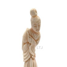 将图片加载到图库查看器，Coral sculpture from republic period 
