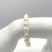 Cargar imagen en el visor de la galería, Fresh Water Pearl nugget stretchy bracelet
