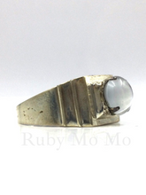 Load image into Gallery viewer, Cat&#39;s eye cabochon stone in sterling silver ring
