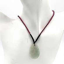 Cargar imagen en el visor de la galería, Burmese Jade Figure Pendant with red silk string with small jade beads
