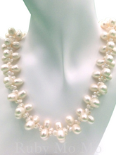 Load image into Gallery viewer, Pearl Necklace in grape style
