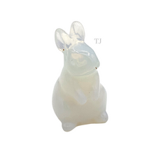 将图片加载到图库查看器，Opalite rabbit figurine
