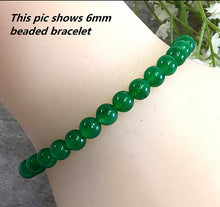 将图片加载到图库查看器，Dyed Jade bead bracelet, 6mm bead size, on a doll&#39;s hand
