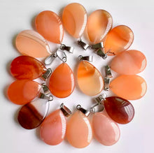 Cargar imagen en el visor de la galería, Carnelian tear drop shaped pendants 
