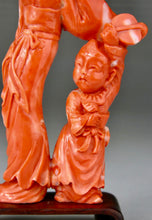 将图片加载到图库查看器，Coral Carving of Kwan Yin and Little Boy
