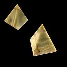 Загрузить изображение в средство просмотра галереи, Pyramid Shape Agate
