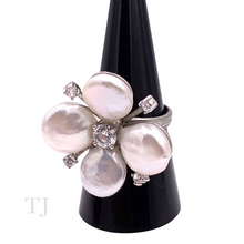 Cargar imagen en el visor de la galería, Freshwater Pearl Big Flower Ring in Sterling Silver
