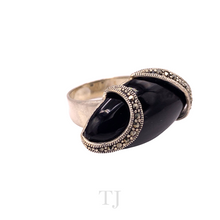 Cargar imagen en el visor de la galería, side view of Black Onyx Oval Wrap with Diamonique Ring in Sterling Silver
