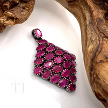 Cargar imagen en el visor de la galería, Ruby Rhombus Pendant in Sterling Silver Rhodium Coated
