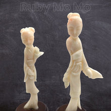 Cargar imagen en el visor de la galería, Coral Two Girls Sculpture
