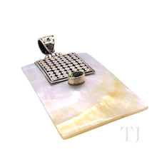 Cargar imagen en el visor de la galería, Pearl Rectangular Shape Pendant with Peridot in Sterling Silver
