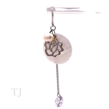 Cargar imagen en el visor de la galería, Freshwater Pearl with Swarovski Hanging Earrings in Sterling Silver
