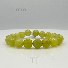 Cargar imagen en el visor de la galería, Olive Jade Bracelet
