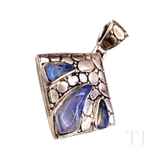 Cargar imagen en el visor de la galería, Moonstone Pendant in Rhombus Sterling Silver Frame
