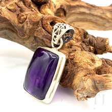 Cargar imagen en el visor de la galería, Amethyst Square Cabochon Pendant in sterling silver
