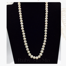 Cargar imagen en el visor de la galería, Freshwater Pearl Long Necklace with Metal Heart
