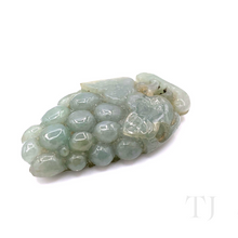 Cargar imagen en el visor de la galería, Burmese Jade Grape Pendant without a bail
