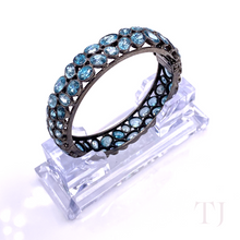 Cargar imagen en el visor de la galería, Aquamarine Silver bracelet (rhodium coated) is displayed on the equipment
