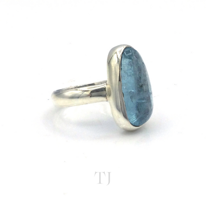 Aquamarine Oval Cabochon ring in sterling silver