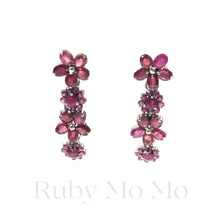 Cargar imagen en el visor de la galería, Ruby Quadruple Flowers Earrings in Sterling Silver
